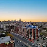 10 Mins To Centercity, Sleeps 6, With Rooftop Views!