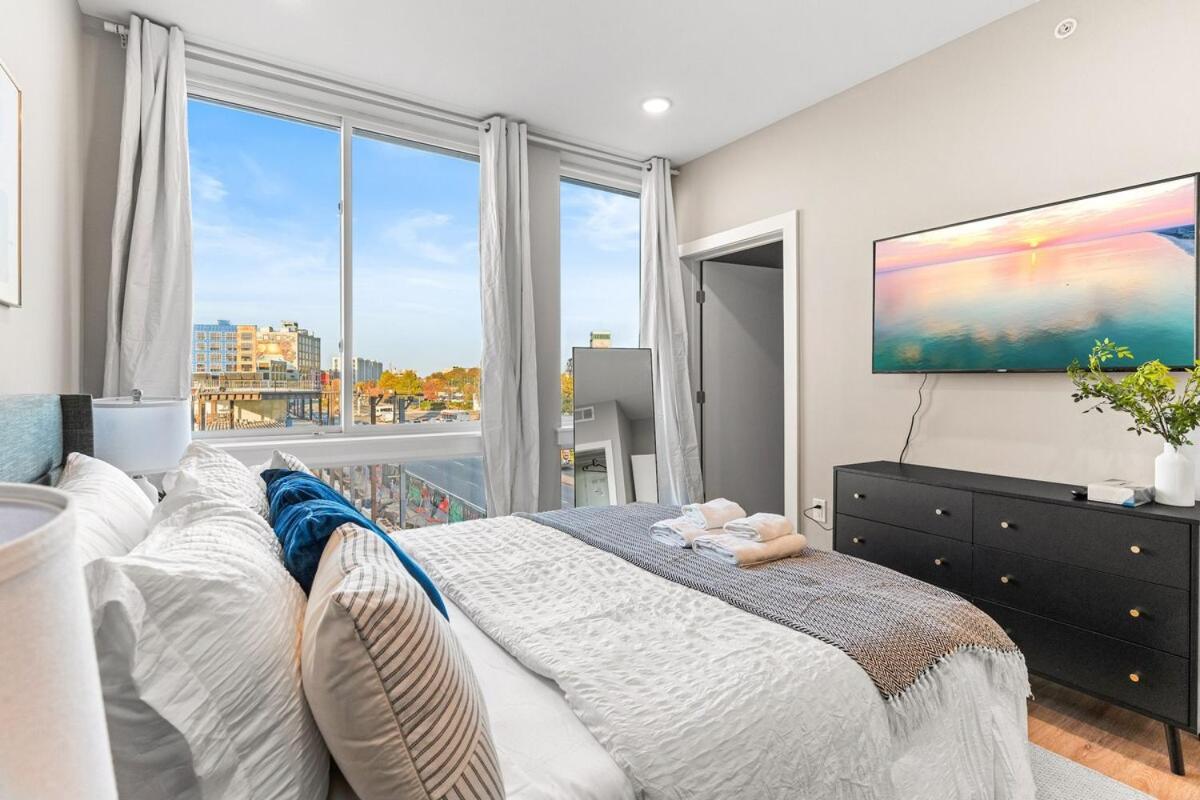 10 Mins To Centercity, Sleeps 6, With Rooftop Views!