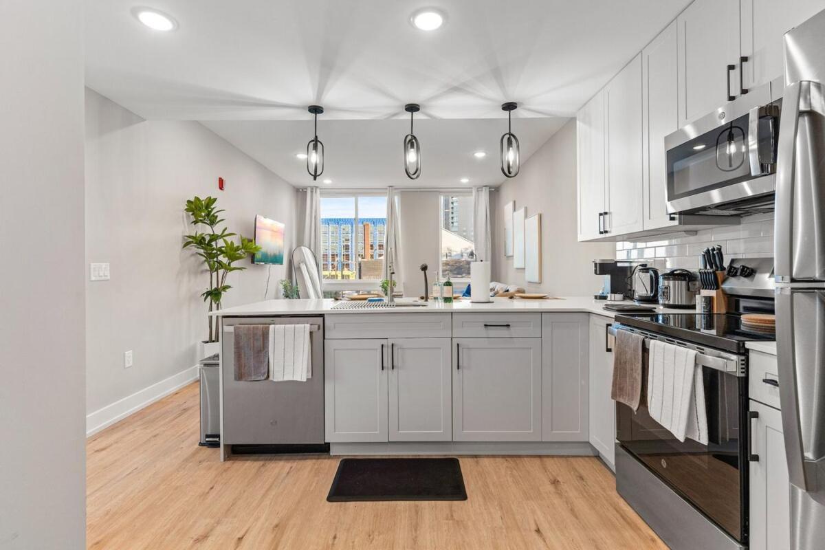 10 Mins To Centercity, Sleeps 6, With Rooftop Views! * Philadelphia