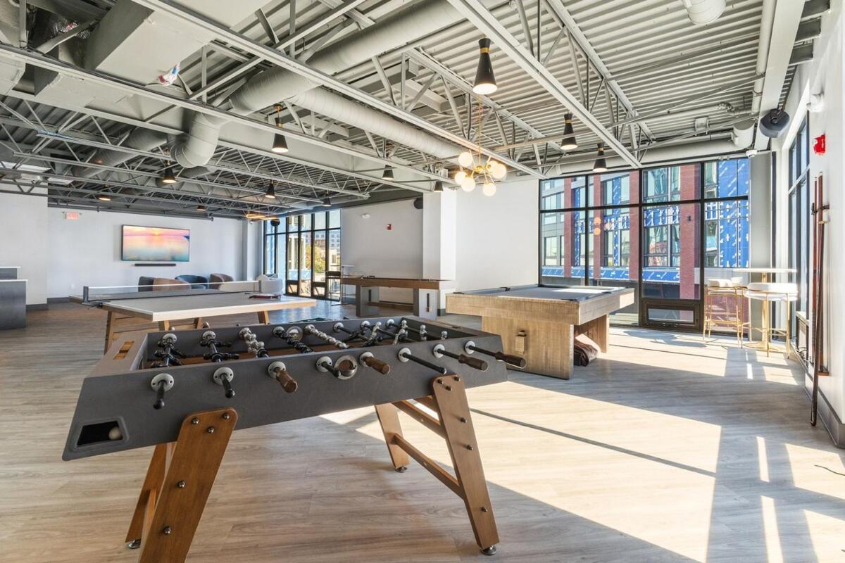 10 Mins To Centercity, Sleeps 6, With Rooftop Views!