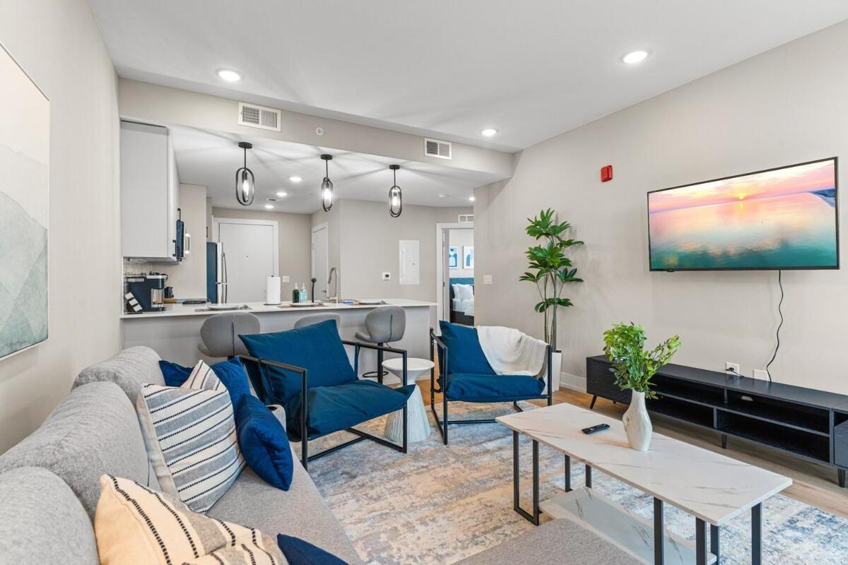 10 Mins To Centercity, Sleeps 6, With Rooftop Views! Apartment