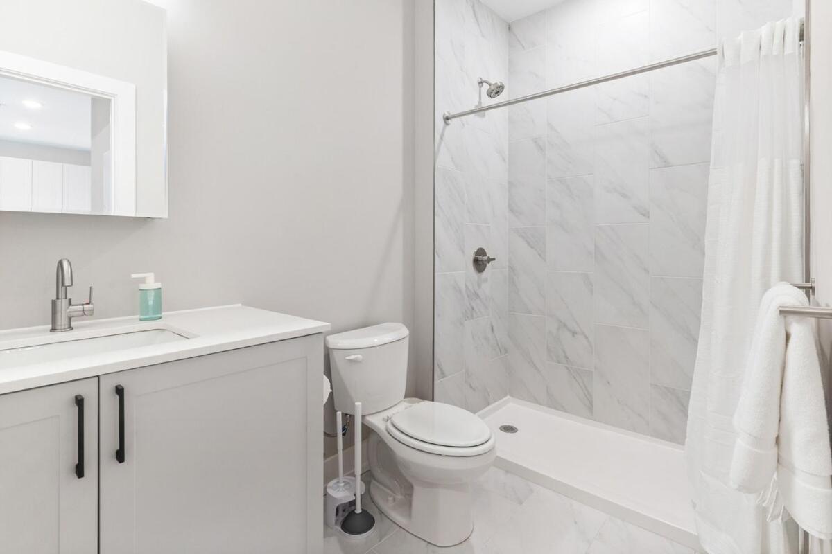 Apartment 10 Mins To Centercity, Sleeps 6, With Rooftop Views!