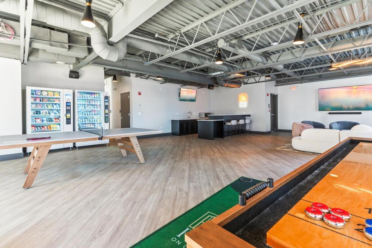 10 Mins To Centercity, Sleeps 6, With Rooftop Views! Apartment