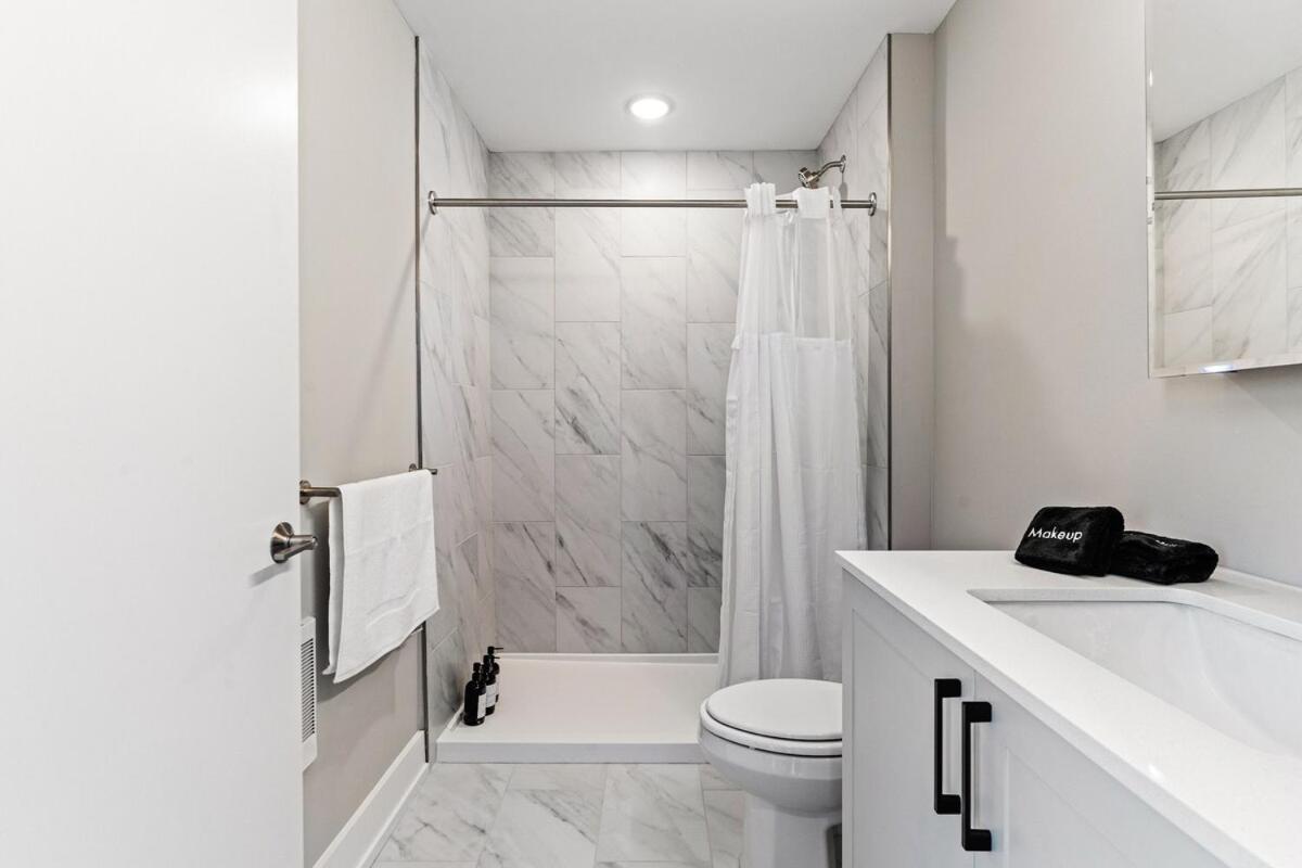 10 Mins To Centercity, Sleeps 6, With Rooftop Views!