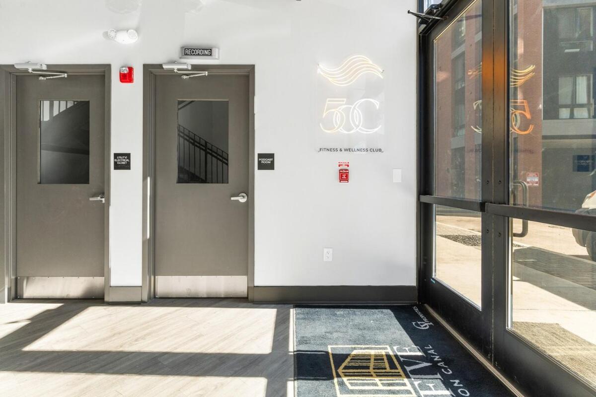 10 Mins To Centercity, Sleeps 6, With Rooftop Views! Apartment